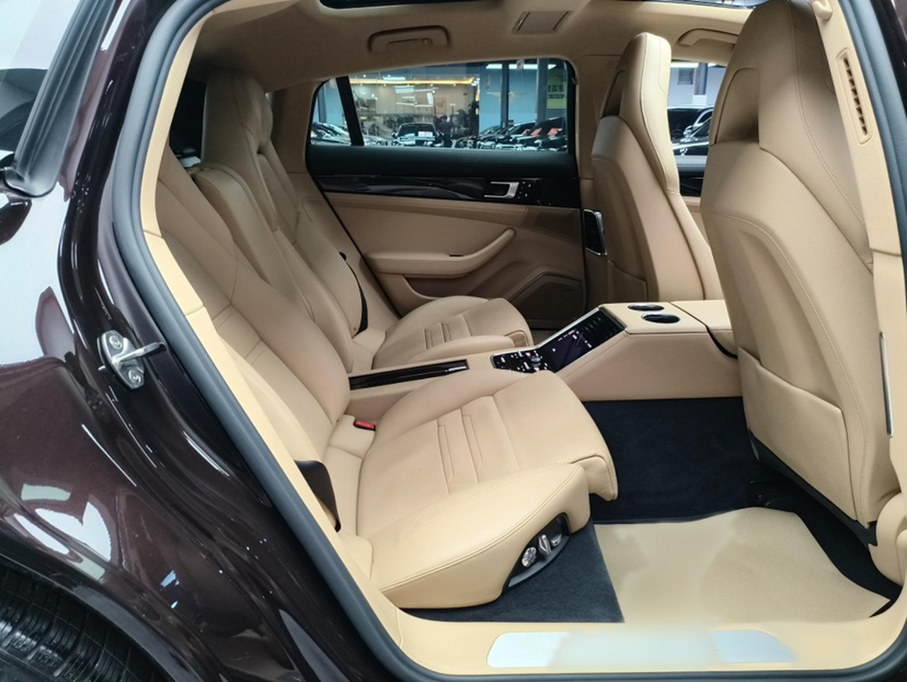 2019 Panamera Executive Extended 2.9T photo 2