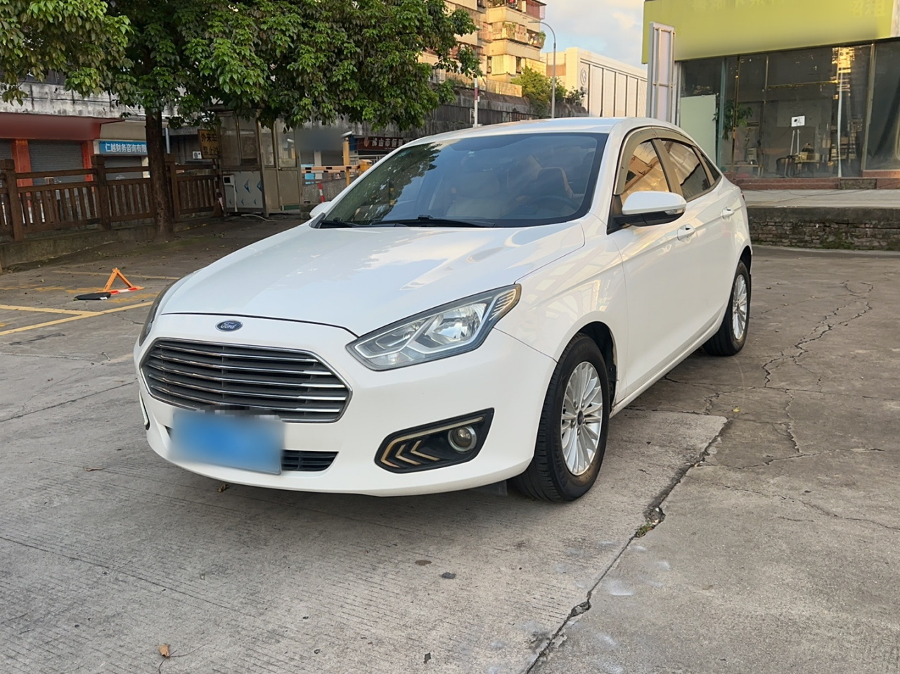 Escort 2017 1.5L AT Comfort