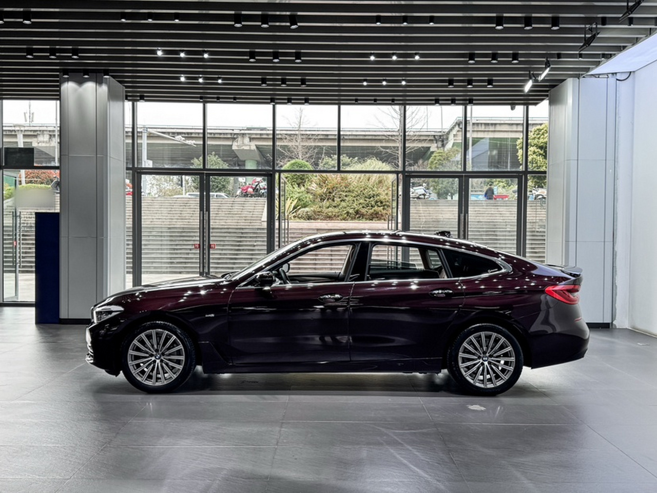 6 SeriesGT 2018 630i Luxury Design Package photo 2