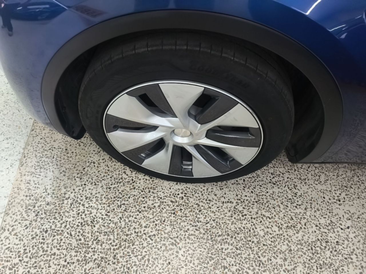 Model Y 2021 Standard Range RWD photo 3