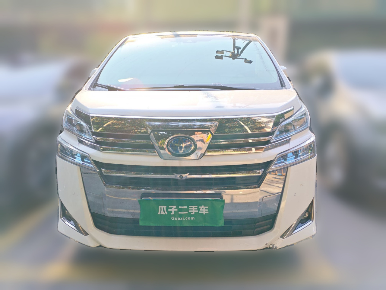 2019 Hybrid 2.5L HV Luxury photo 2