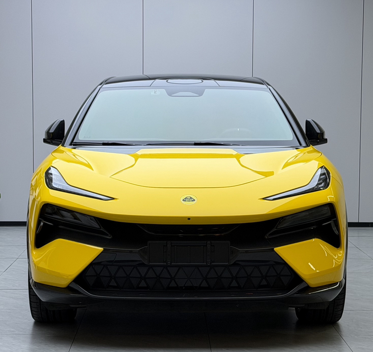 Lotus 2023 ELETRE R+ photo 4