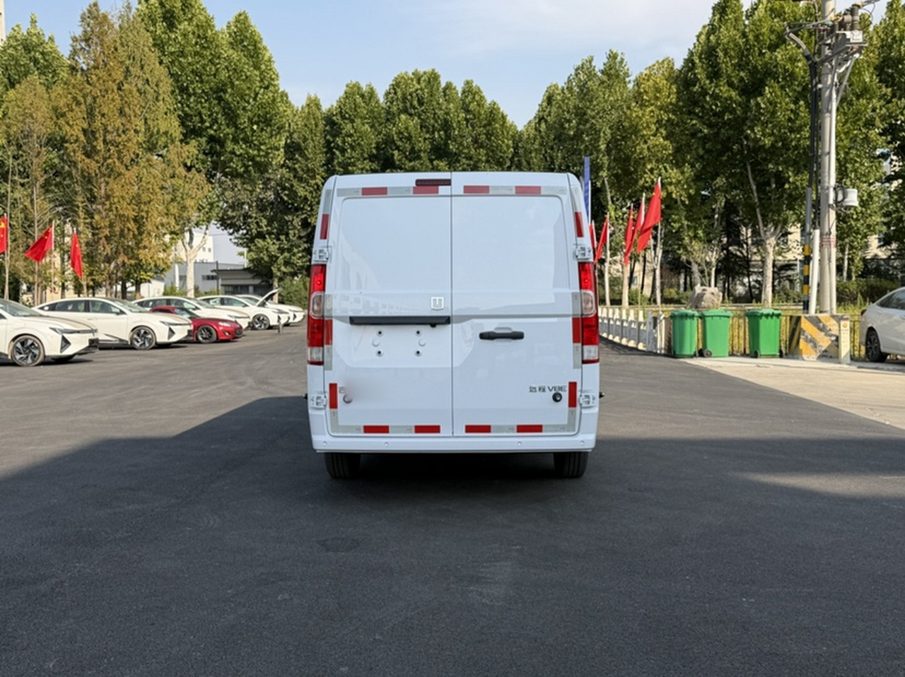 V 2025 V8E - 350km photo 5