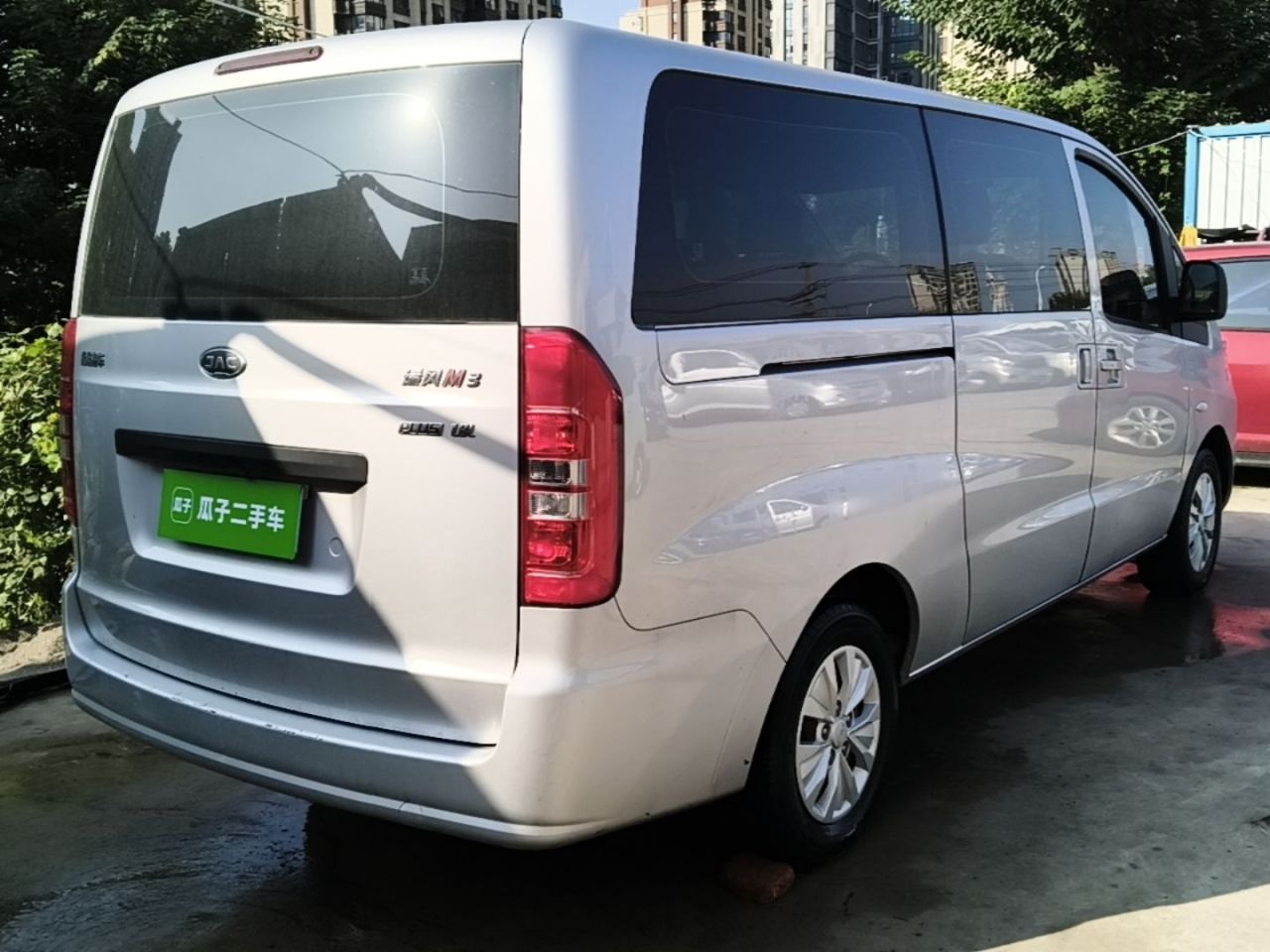 Refine M3 2019 PLUS 1.8L Luxury photo 4