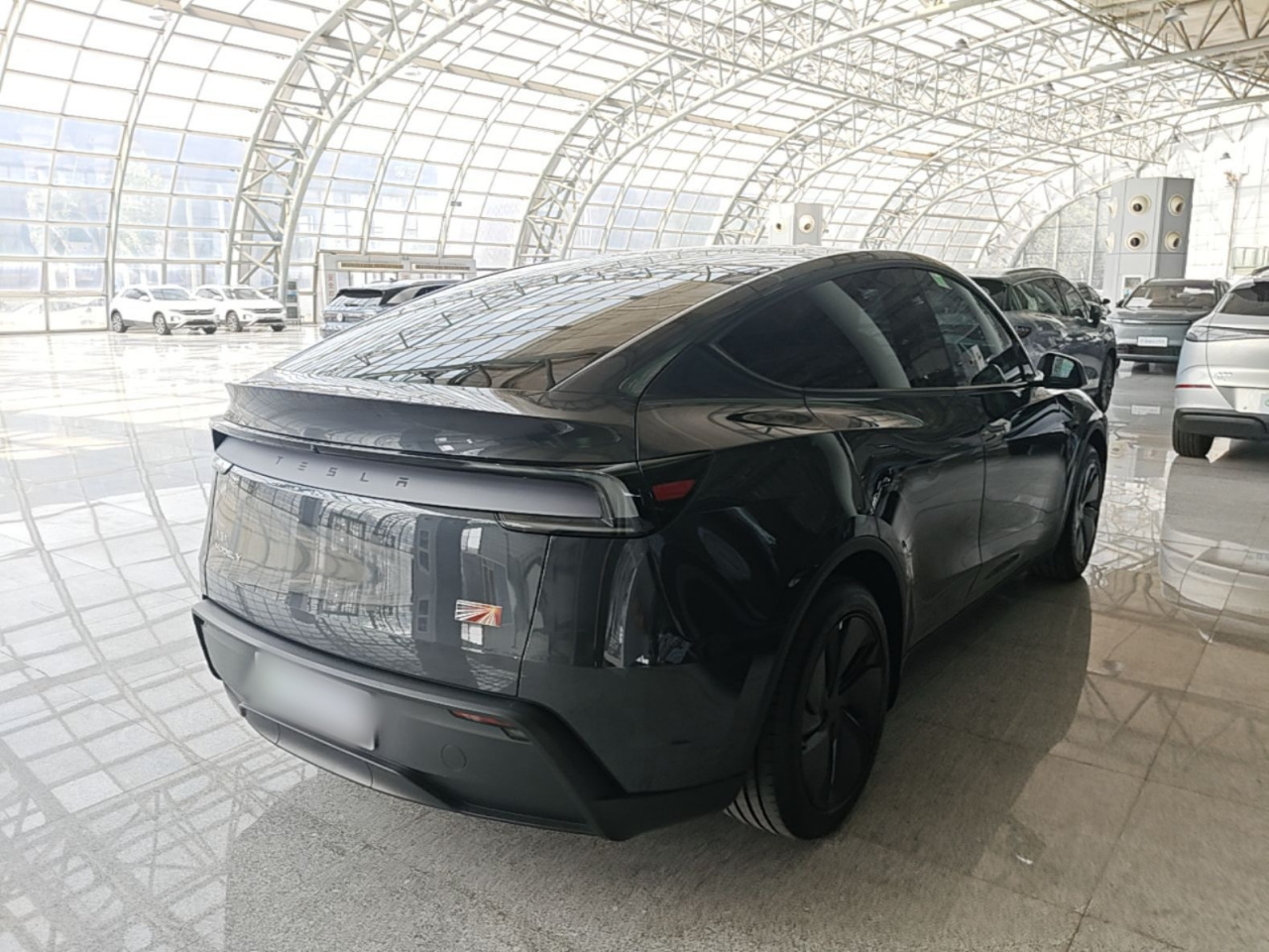 Model Y 2025 RWD Launch Edition photo 4