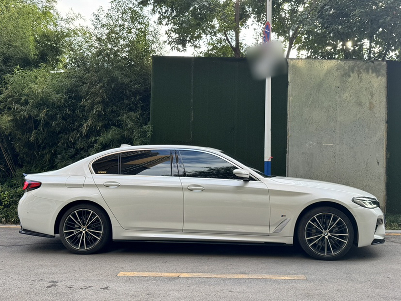 5 Series 2021 530Li Leading M Sport Package photo 4