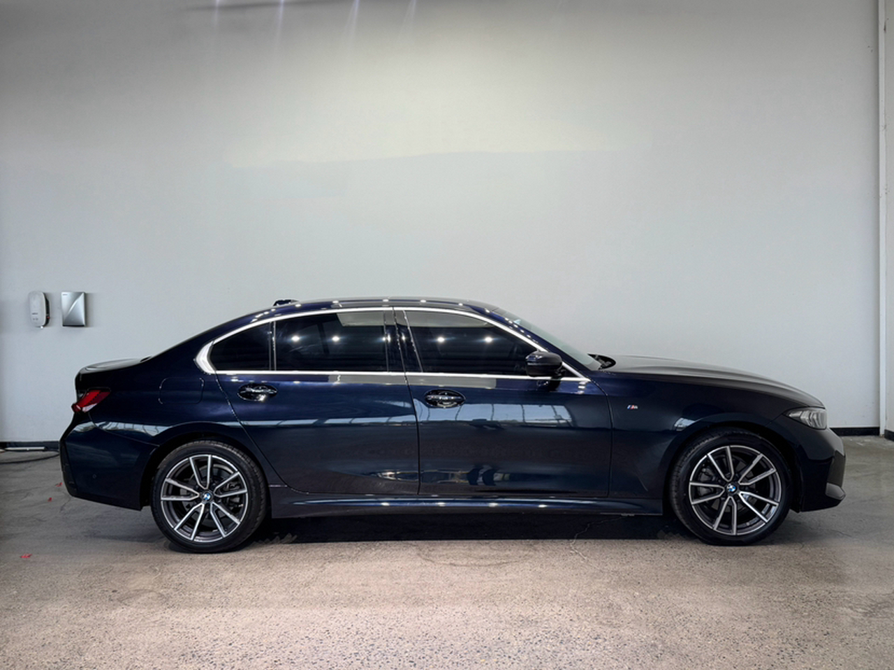 3 Series 2024 325Li M Sport Package photo 2