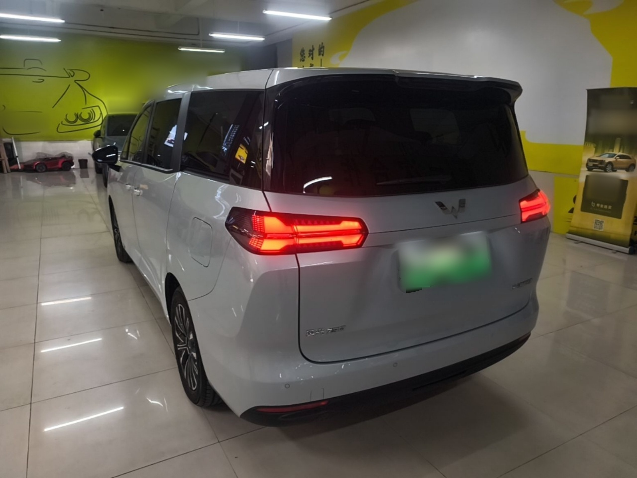 730 EV 2025 EV 500km Luxury photo 4