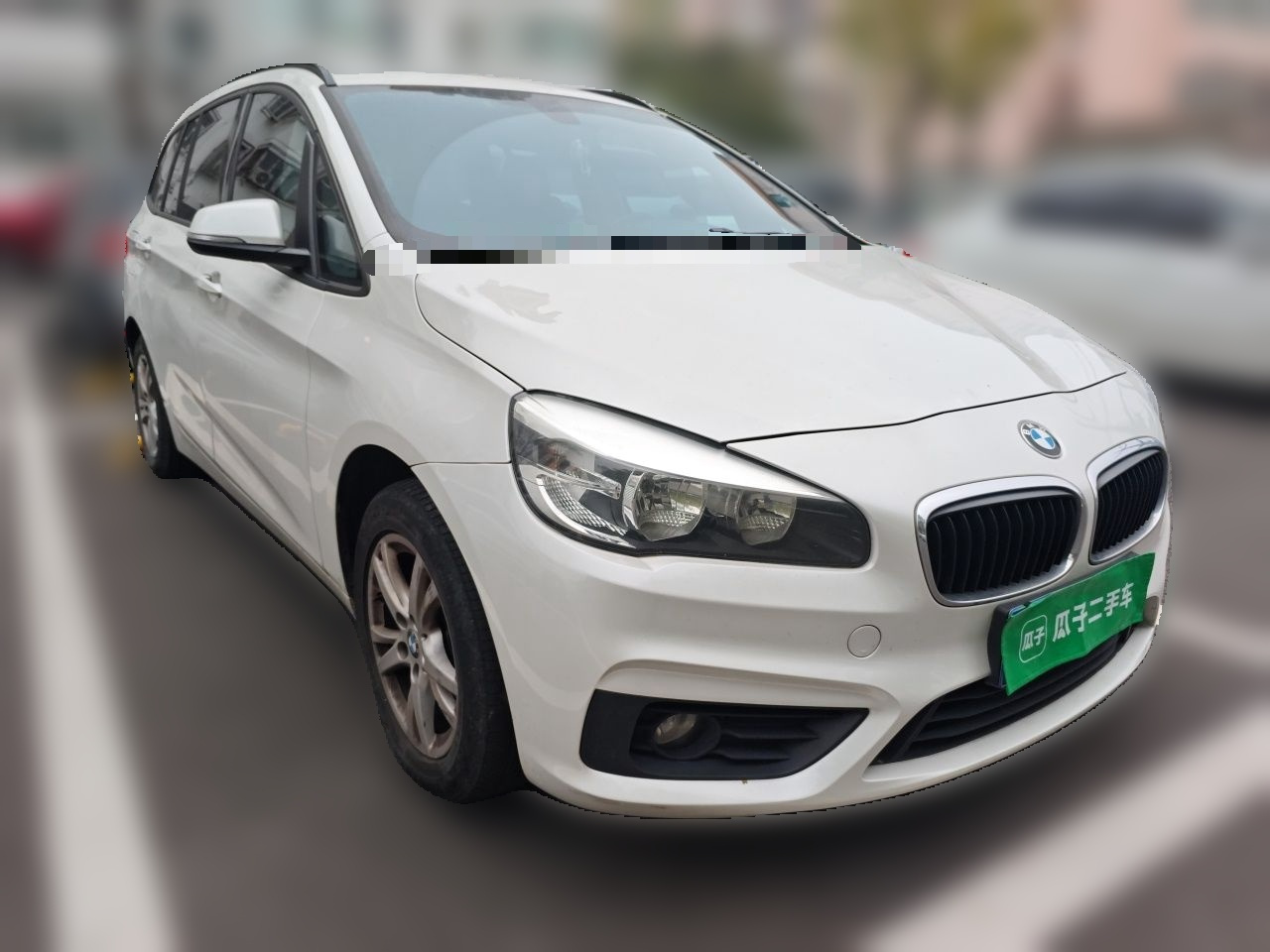 2 Series Wagon 2015 218i Leading photo 3