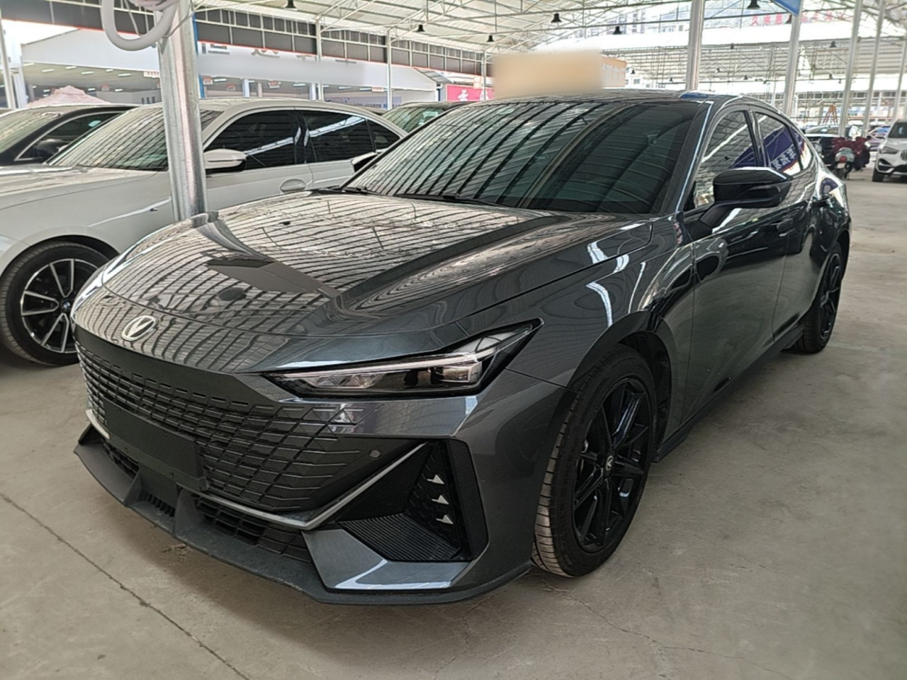 UNI-V 2022 1.5T Premium