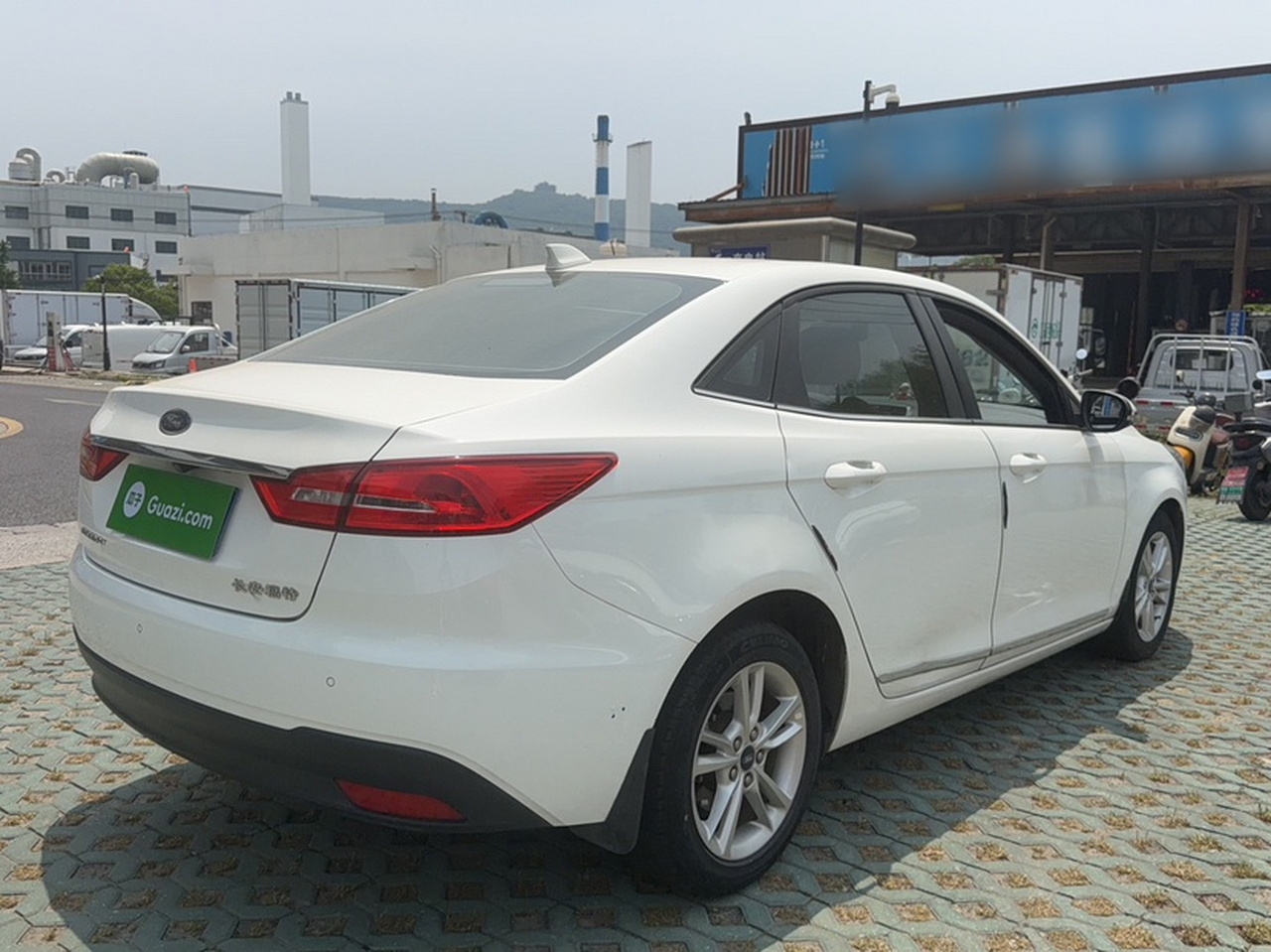 Escort 2019 1.5L AT photo 3