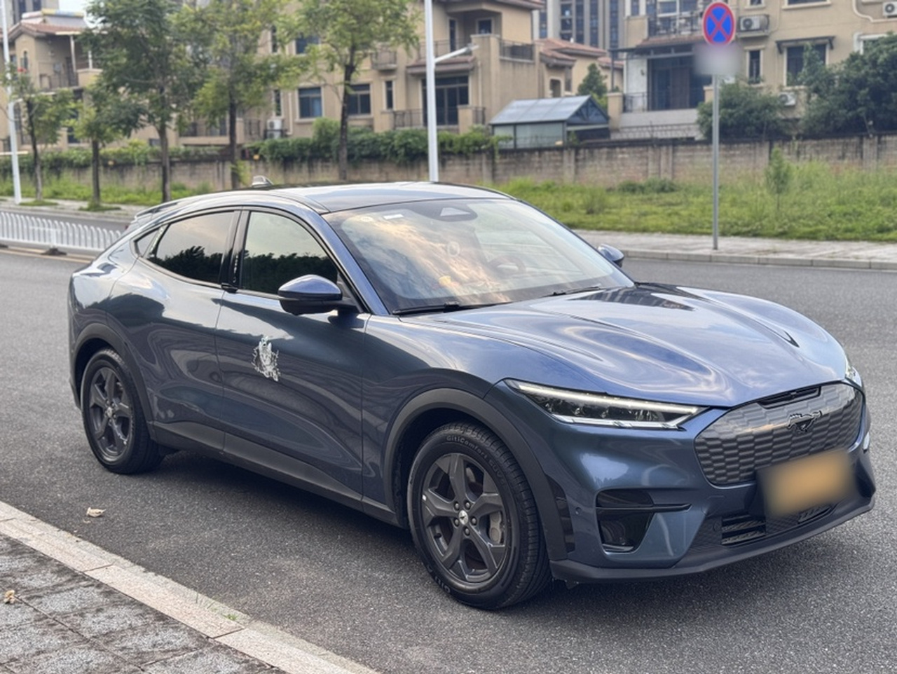 2021 RWD Standard Range photo 2
