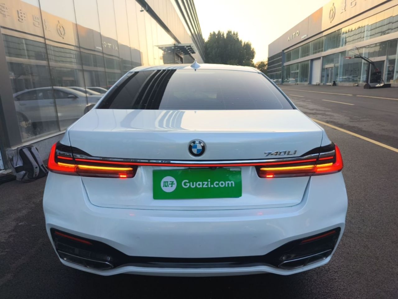 7 Series 2016 730Li Leading photo 3