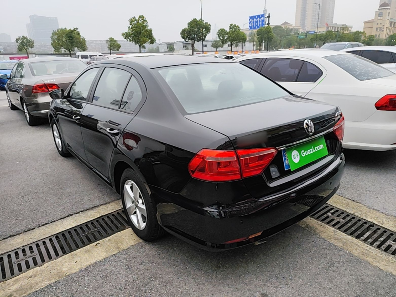 Lavida 2013 Facelift Classic 1.6L MT photo 4