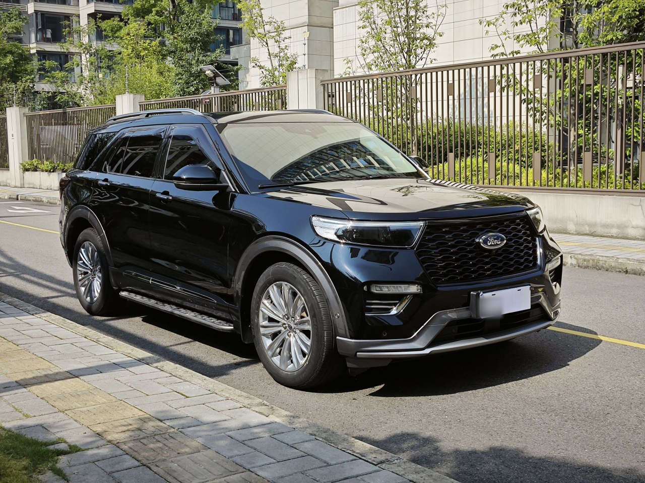 Explorer 2020 EcoBoost 285 AWD Titanium 7-Seater photo 3