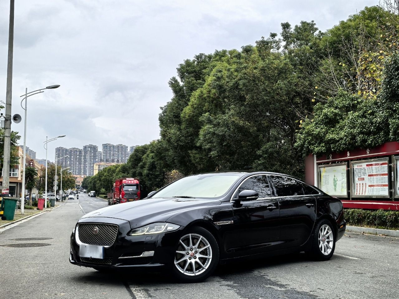 XJ 2016 XJL 2.0T RWD Business