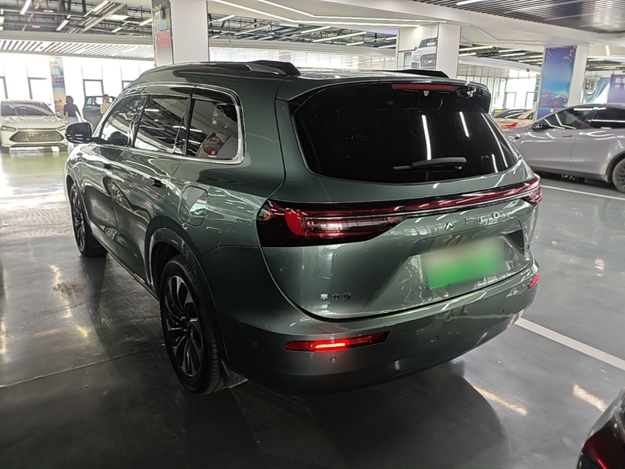 HIMA AITO M7 2024 1.5T ADAS AWD Max 6-Seater photo 4