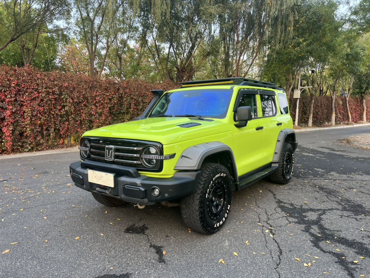 300 2022 2.0T Tank