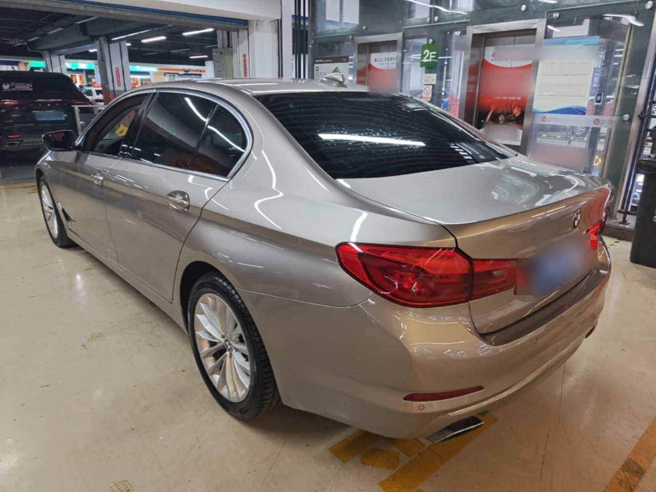 5 Series 2019 525Li Luxury photo 4