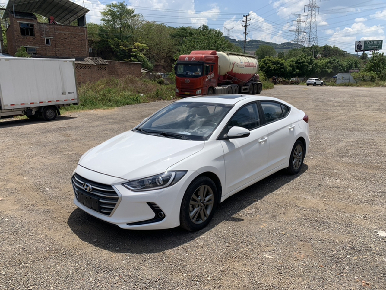 Elantra 2016 1.6L MT Smart