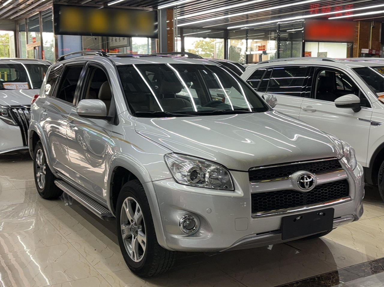 RAV4 2011 2.4L AT AWD Luxury photo 3