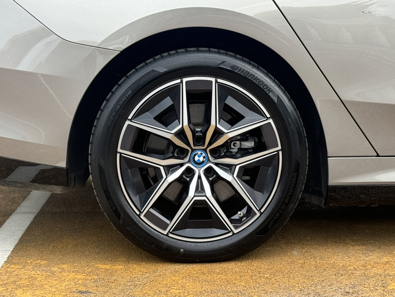 i5 2024 eDrive 35L M Sport Package photo 2