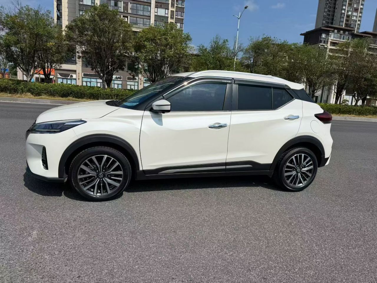 2022 1.5L CVT XV Luxury photo 5