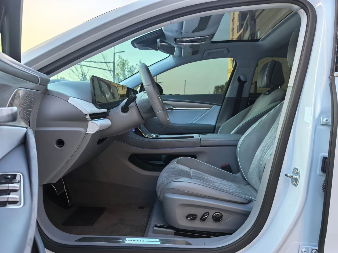 Voyah Passion 2023 AWD Flagship photo 4