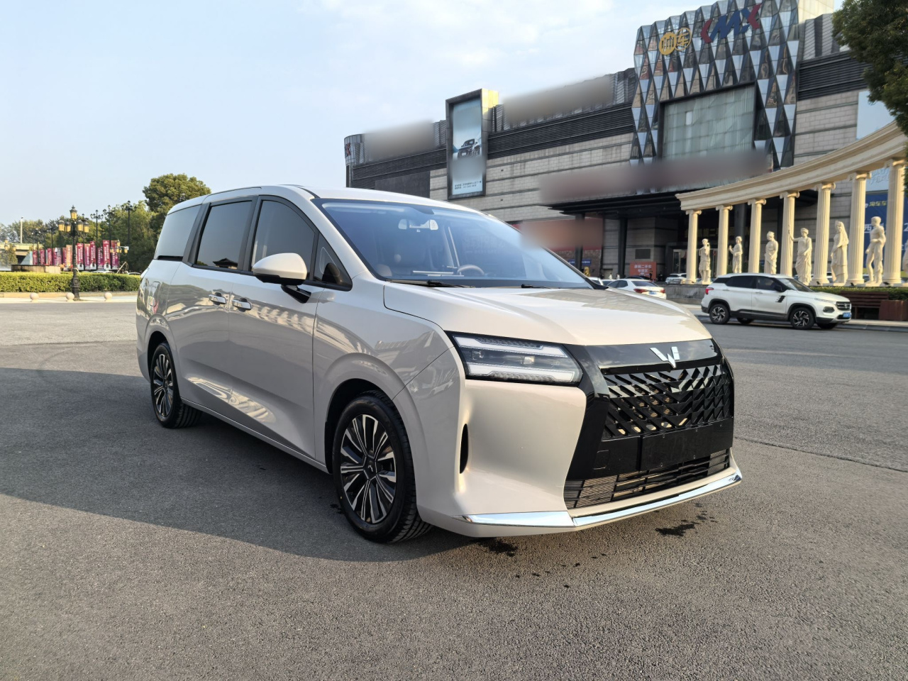 730 EV 2025 125km Luxury photo 3