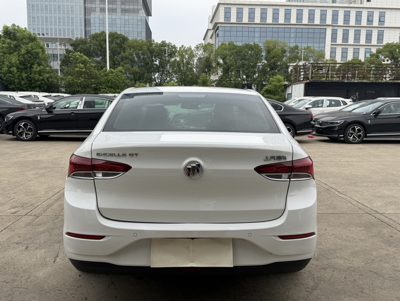 Excelle 2021 Facelift Classic 1.5L AT Elite photo 3