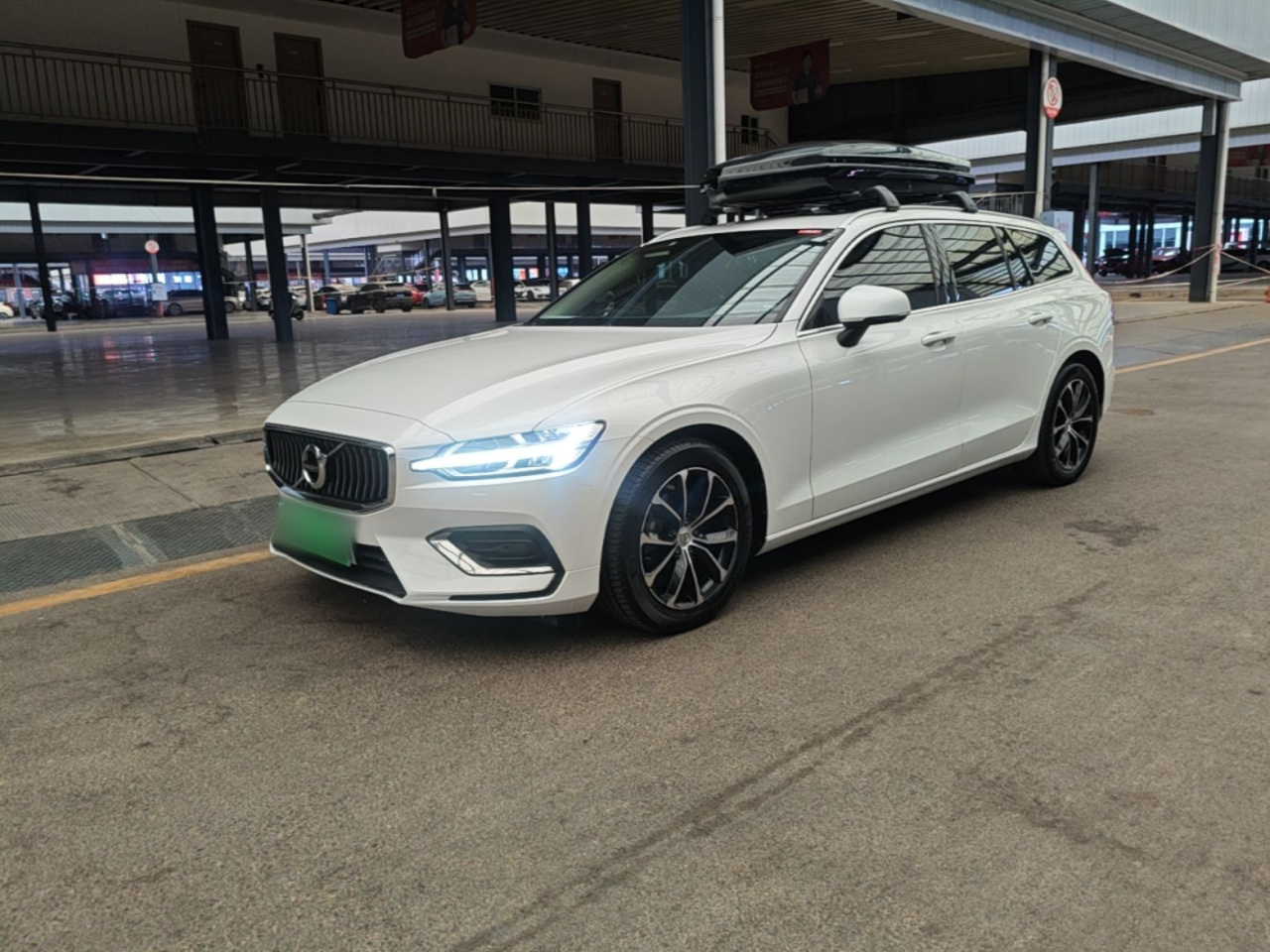 V60 2022 B4 Luxury