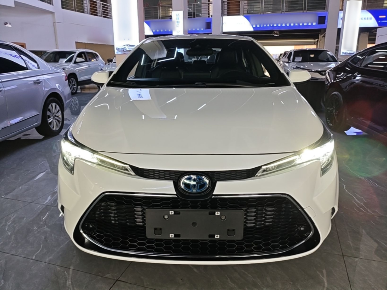 Levin 2022 Hybrid 1.8H E-CVT Luxury photo 2