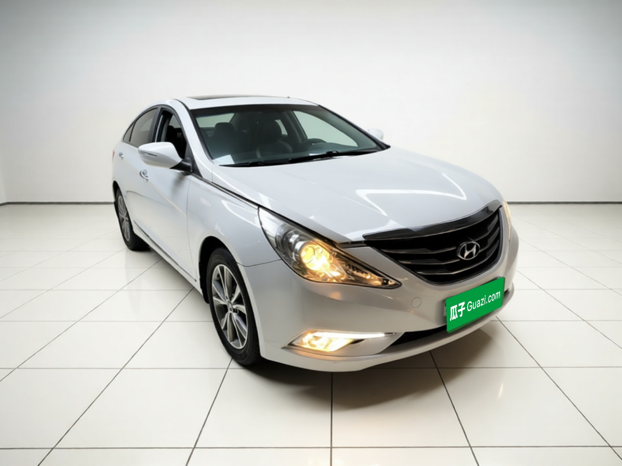 Sonata 2015 Classic 2.0L AT Luxury photo 3