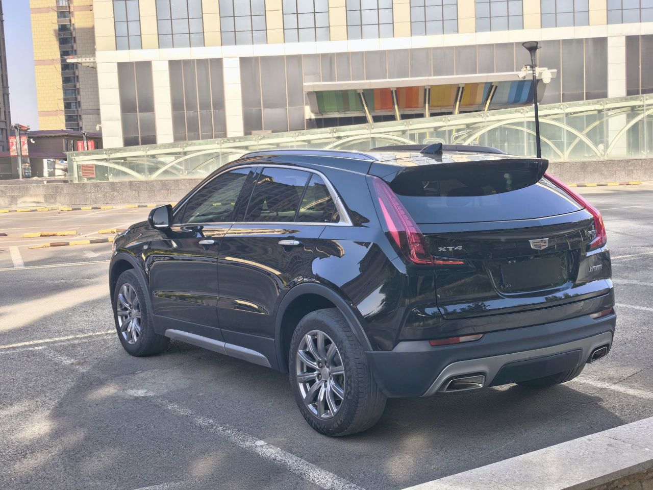XT4 2020 Facelift 28T RWD Leading photo 4