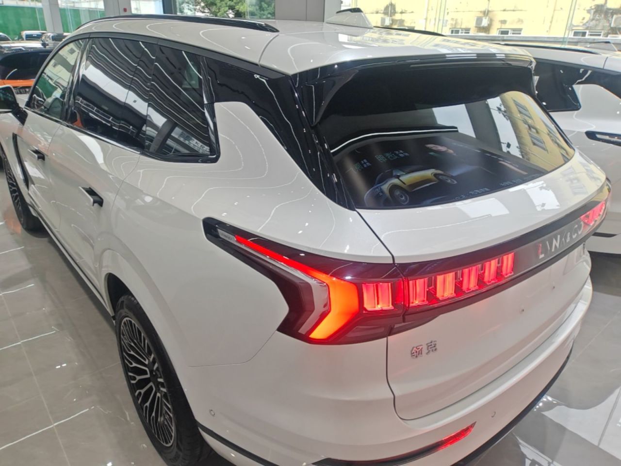 09 2026 2.0T AWD Explorer Ultra photo 4