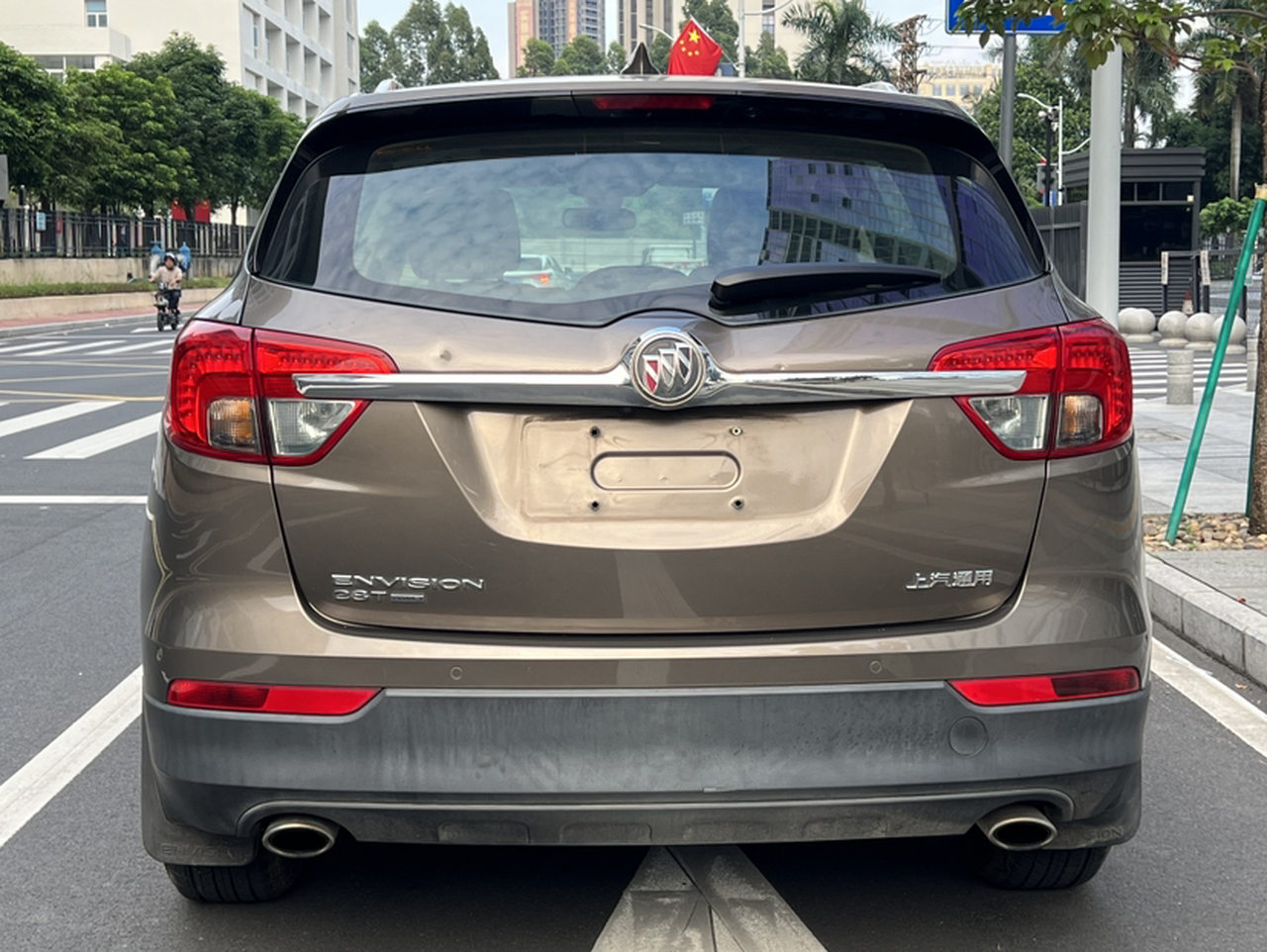 Envision 2017 28T AWD Luxury photo 2