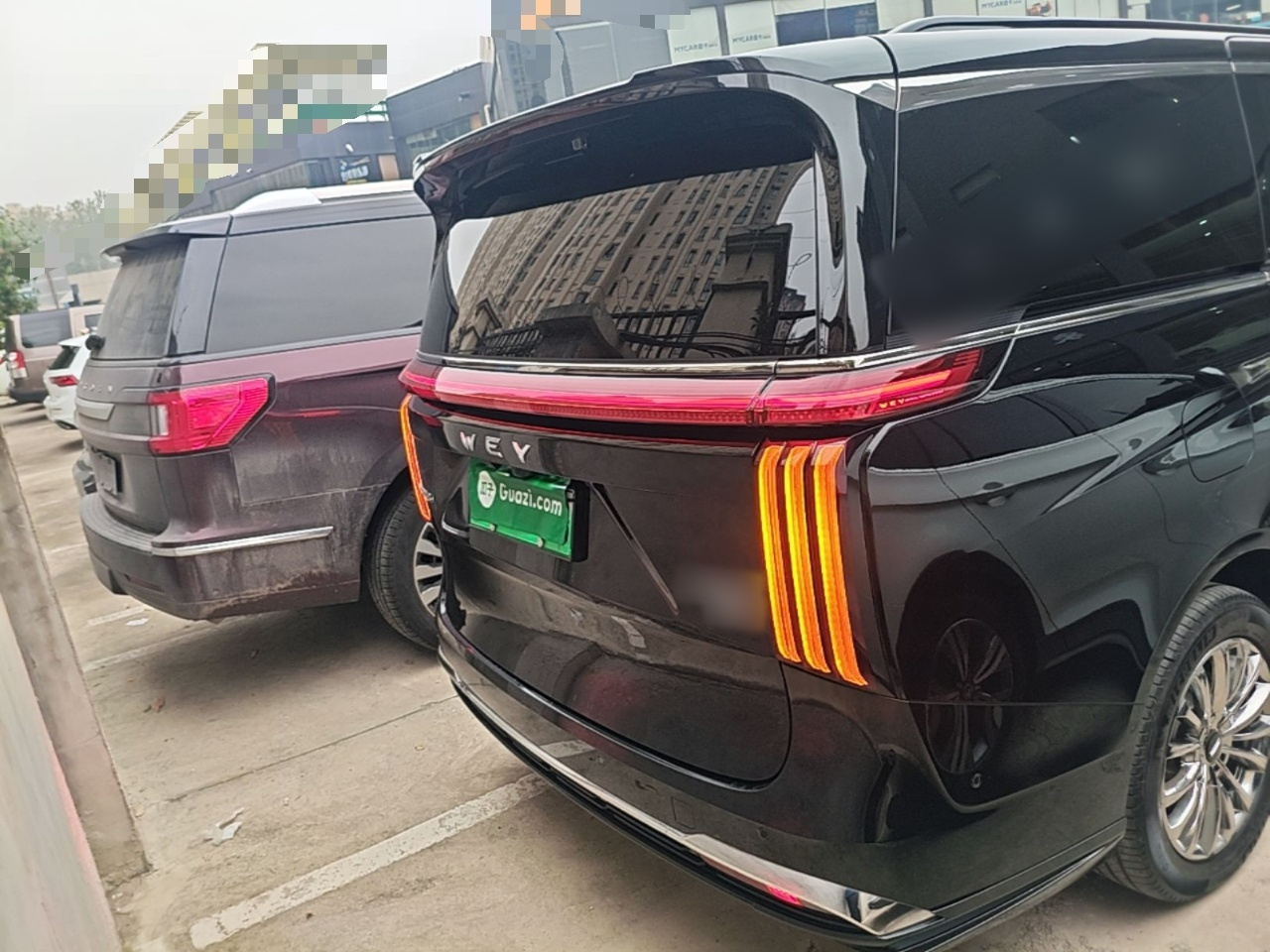2025 AWD 8 photo 3