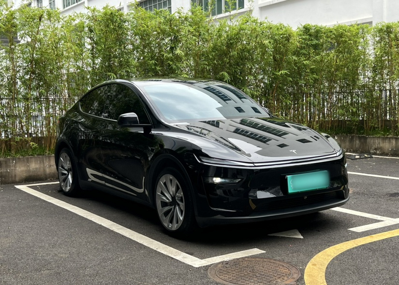 Model Y 2026 RWD photo 2
