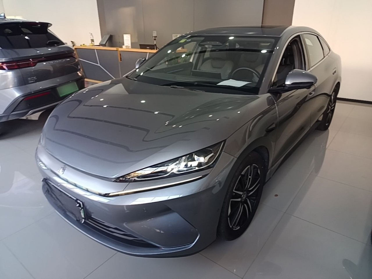 Qin L 2025 EV 545KM Excellence