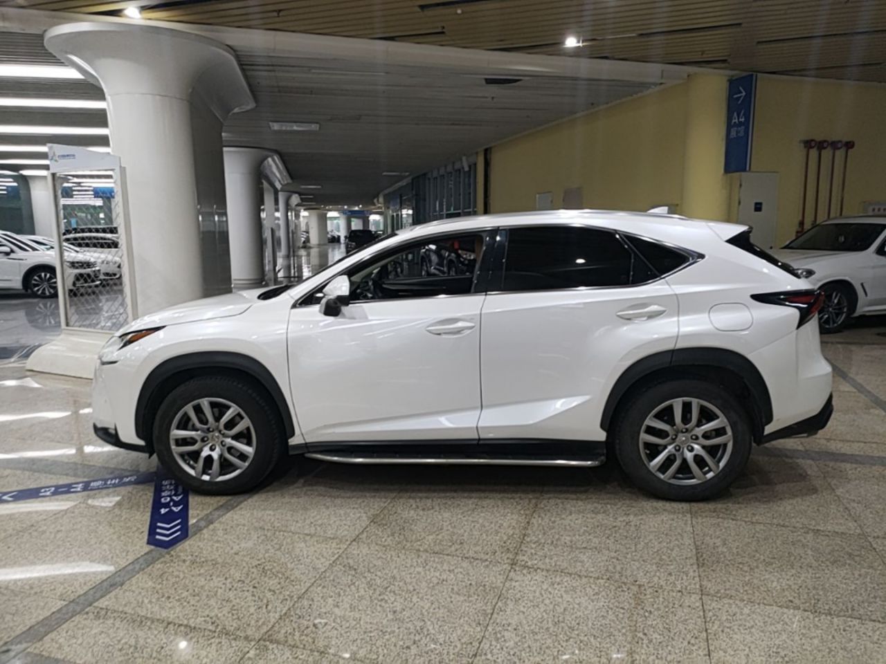 NX 2015 200t photo 4