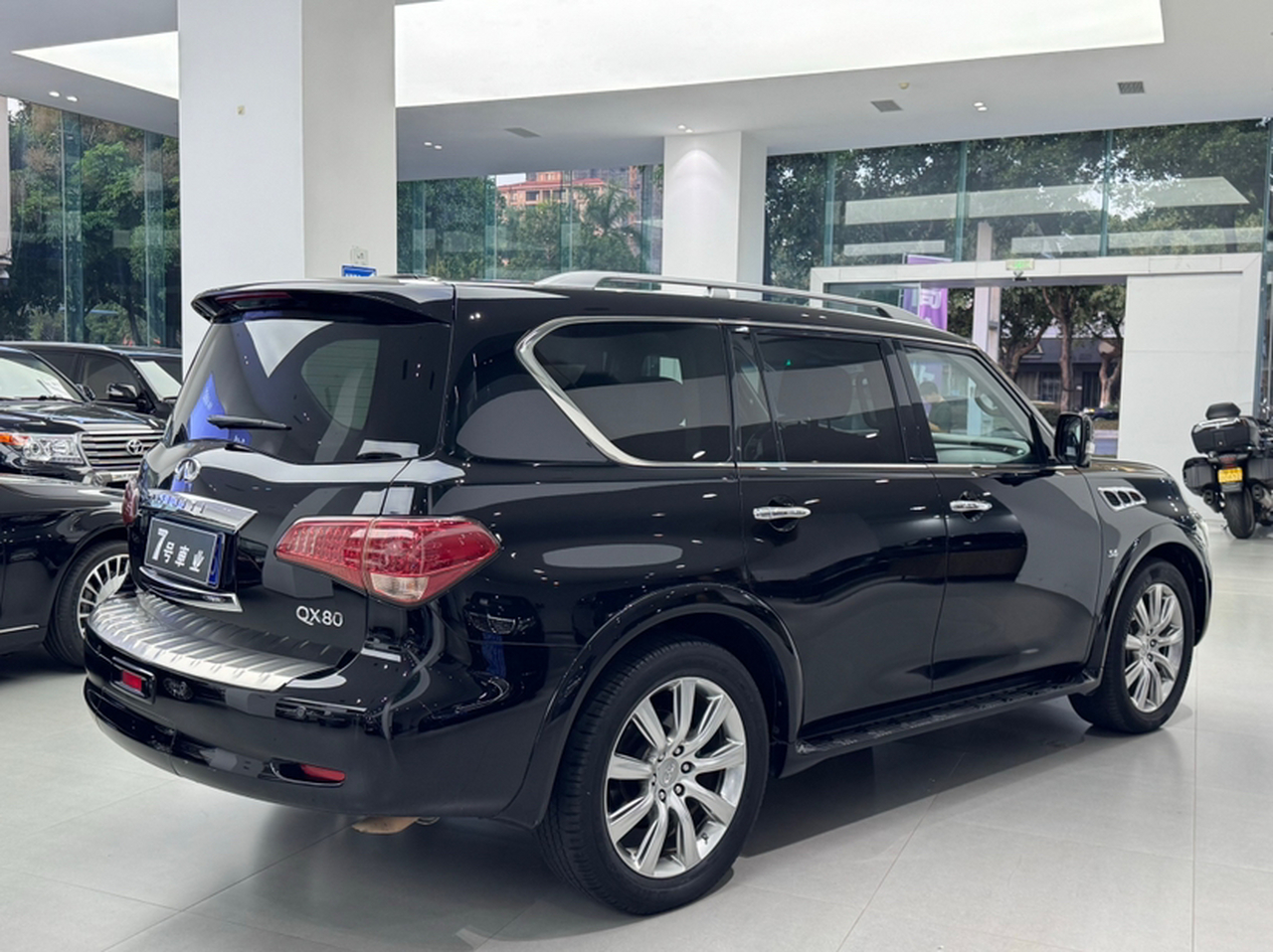 QX80 2013 5.6L 4WD photo 3