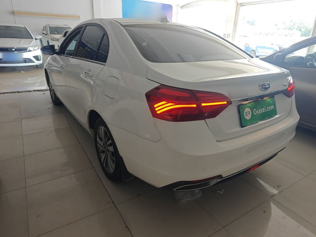 Emgrand 2018 1.5L MT photo 4