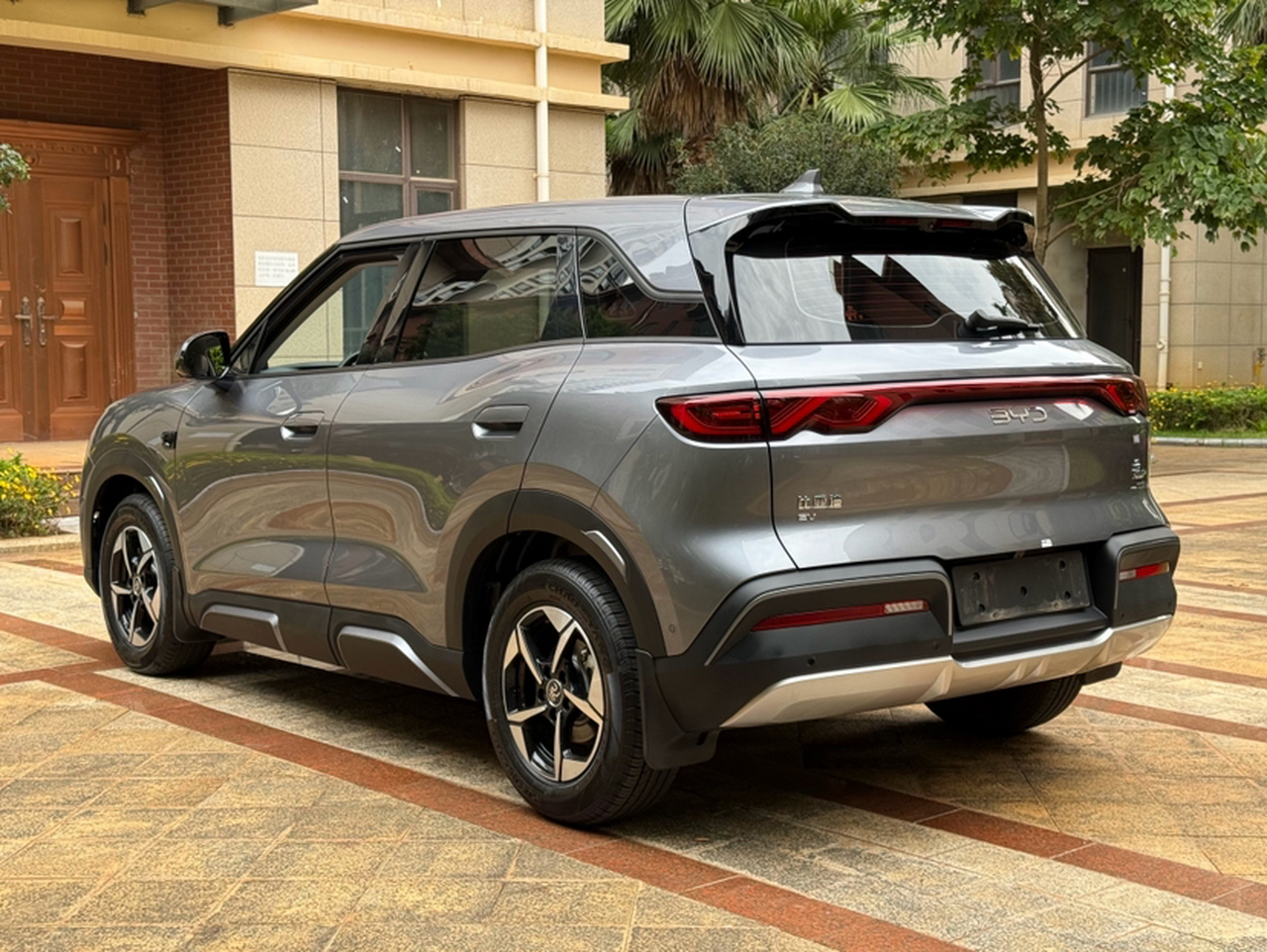 Yuan UP 2025 ADAS 401KM Leading photo 4