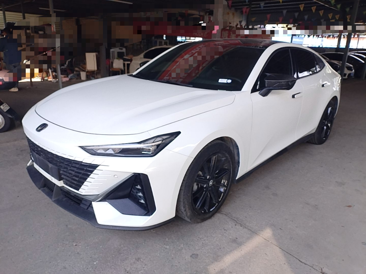 UNI-V 2023 1.5T Premium