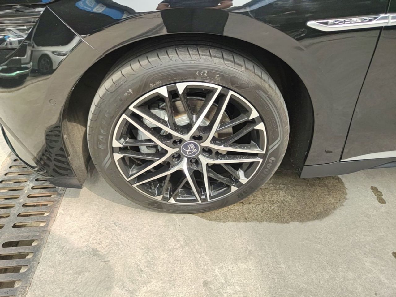 Han 2025 EV 605KM Premium photo 3
