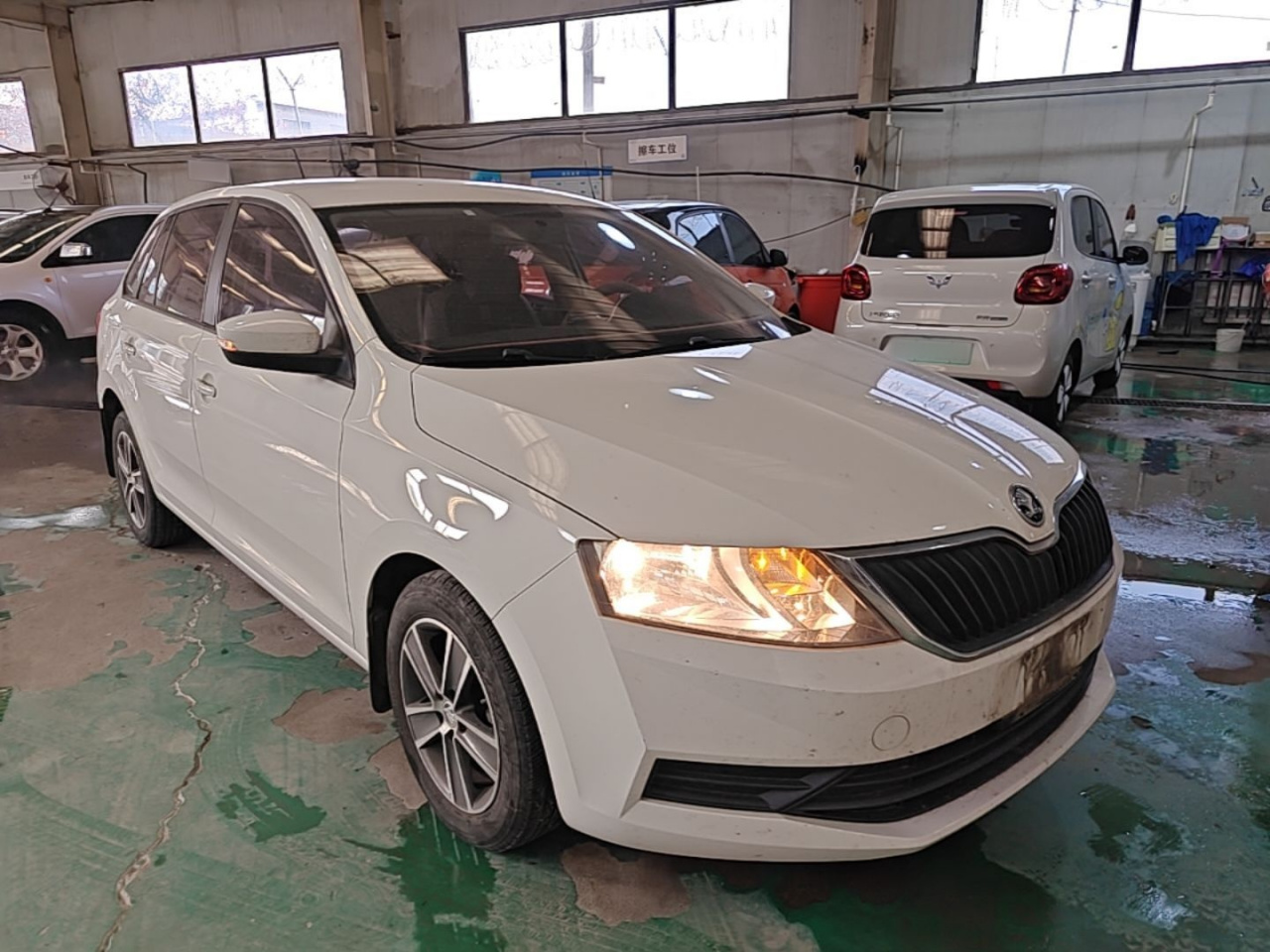 Rapid Spaceback 2018 1.6L AT Standard photo 5