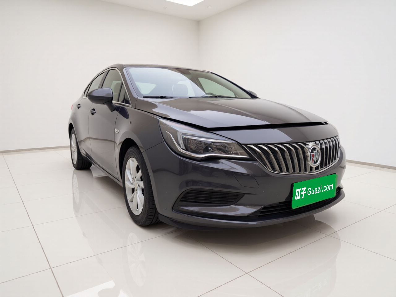Verano 2016 Hatchback 15S AT Leading photo 3