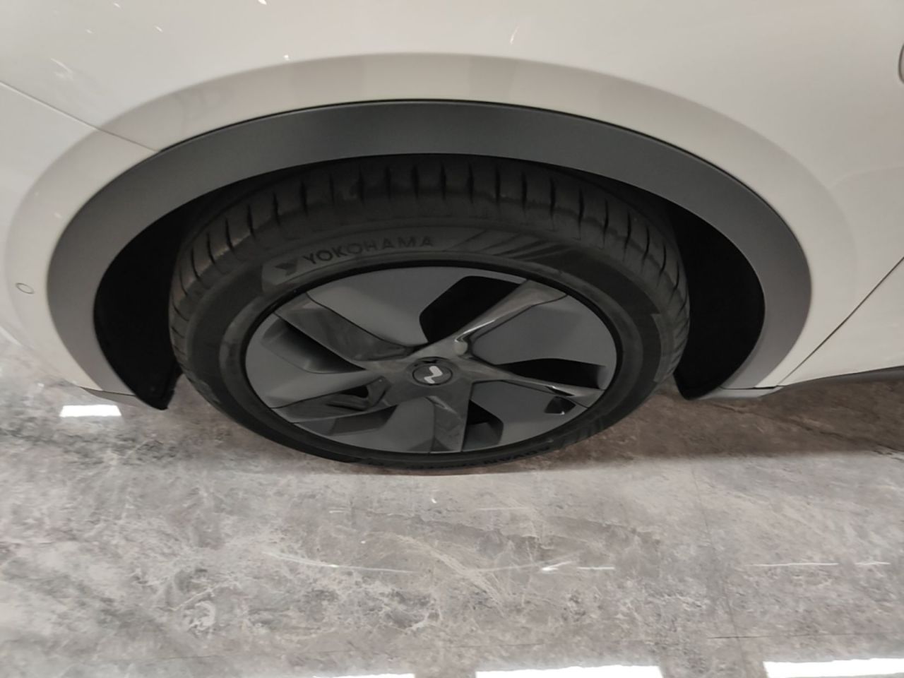 L60 2024 60kWh RWD photo 2