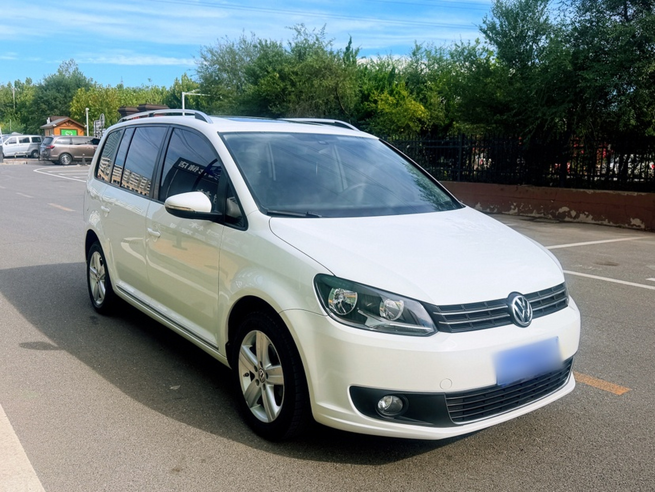 2015 1.4T DSG Comfort 5-Seater photo 4