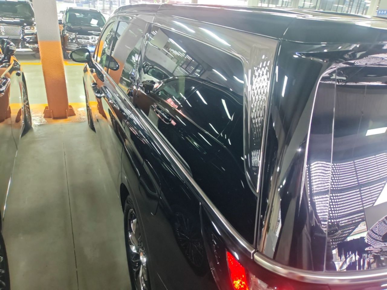 Voyah Dreamer 2024 PHEV Extended Range Flagship photo 4